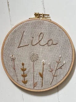 Sélection M Broderie prénom “personnalisé” Motif fleurs Best