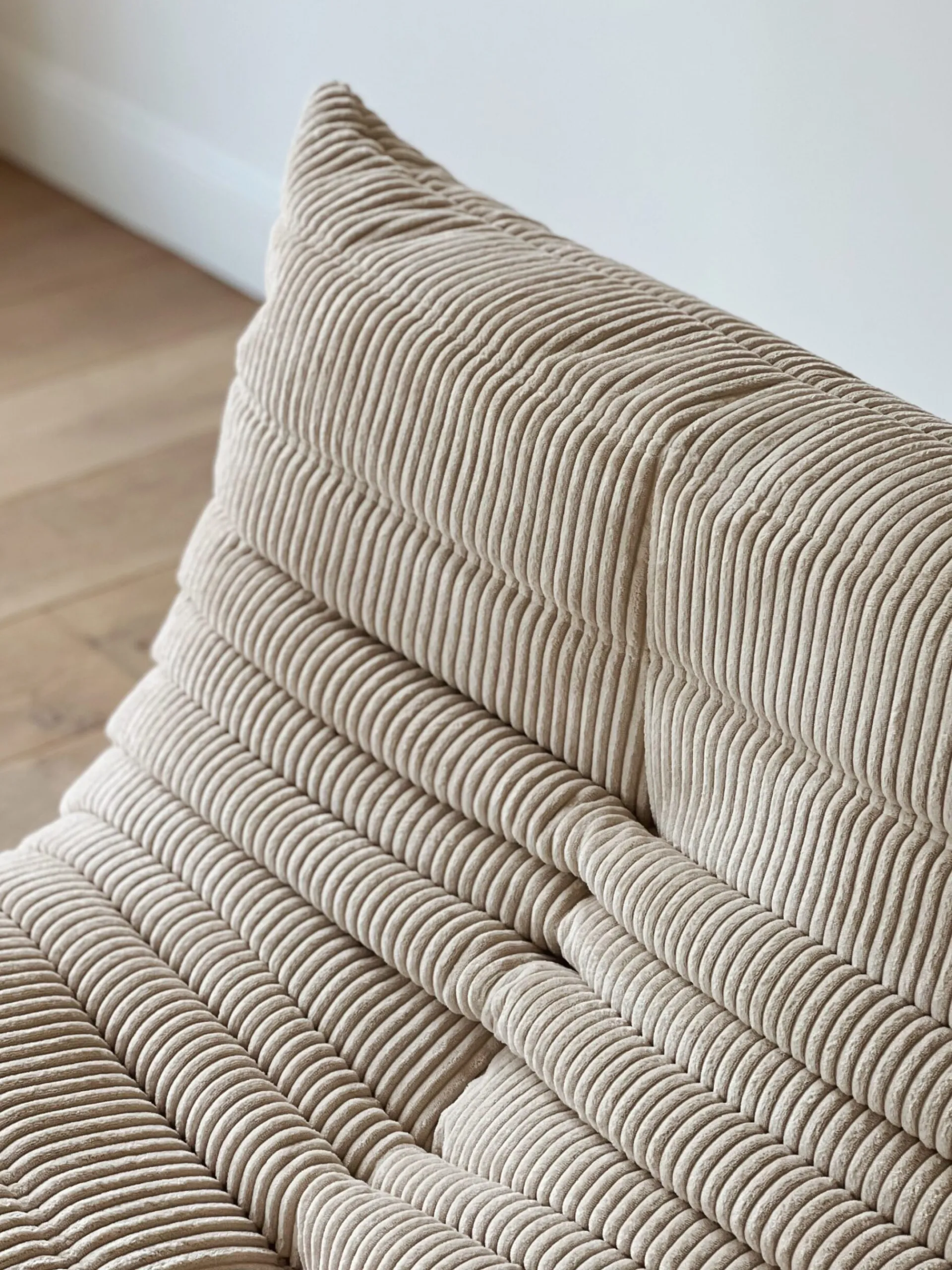 Sélection M Canapé “Togo” vintage 3 places velours côtelé écru Online