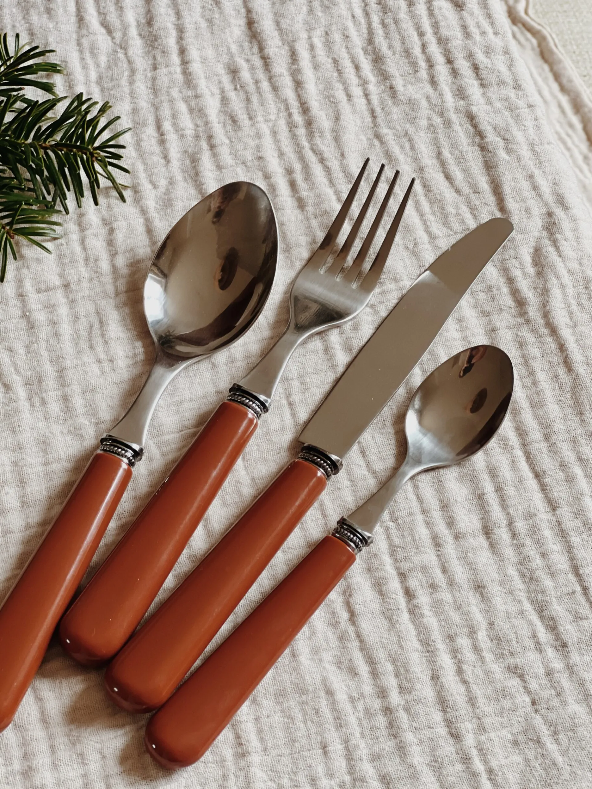 Sélection M Coffret 24 couverts de couleur Discount