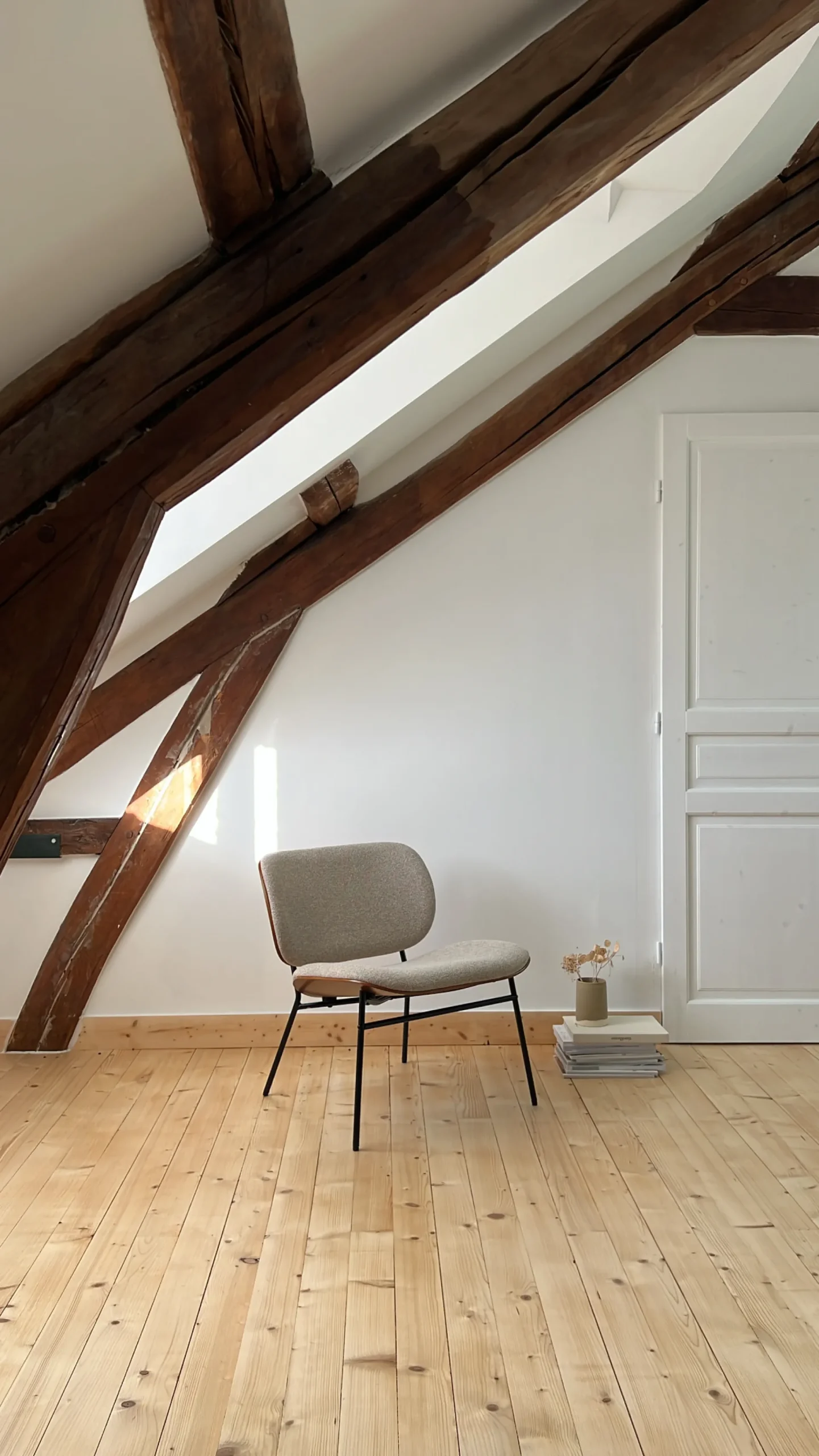 Sélection M Fauteuil beige et bois Aki Hot