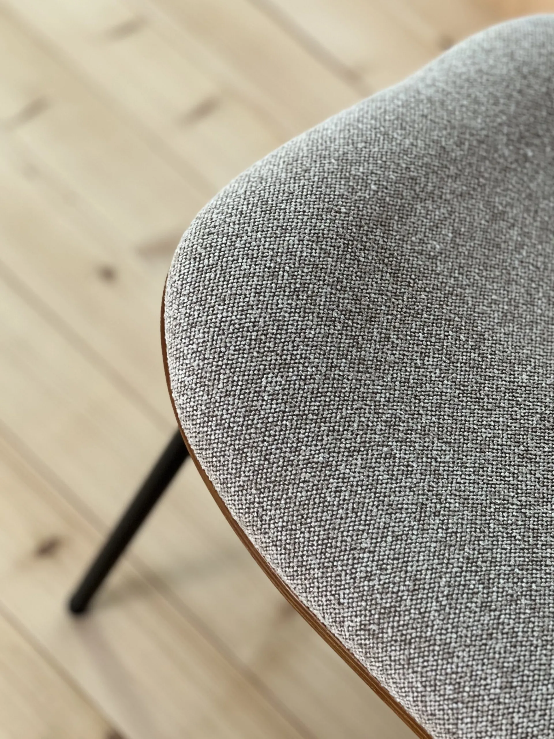 Sélection M Fauteuil beige et bois Aki Hot