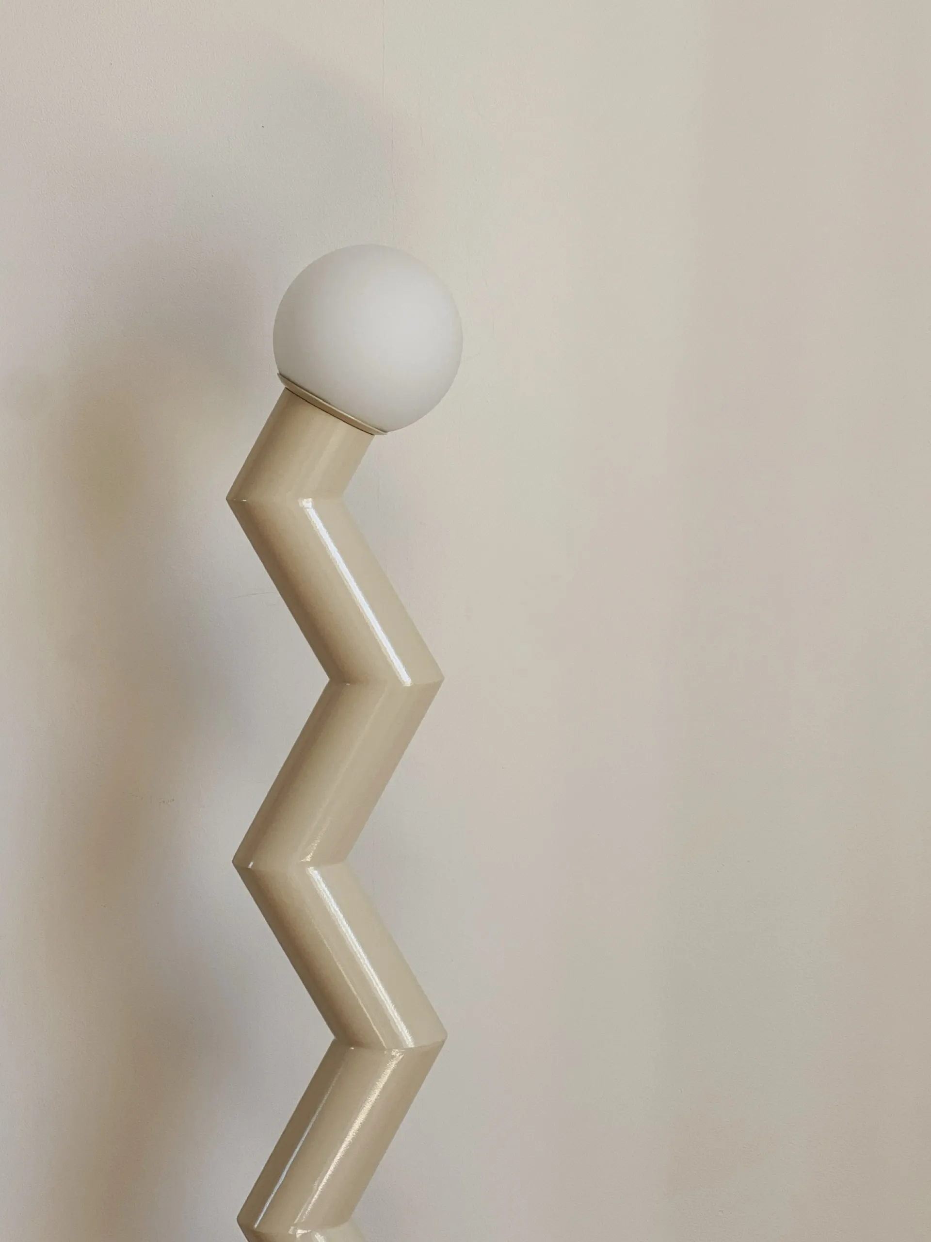 Sélection M Lampadaire en métal Zigzag Discount