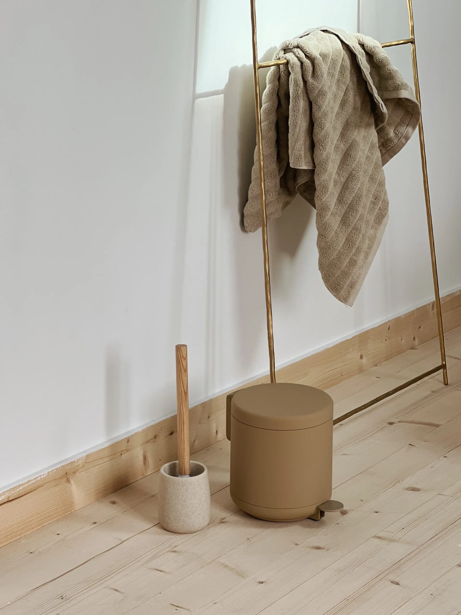 Sélection M Porte brosse WC grès/ frêne Discount