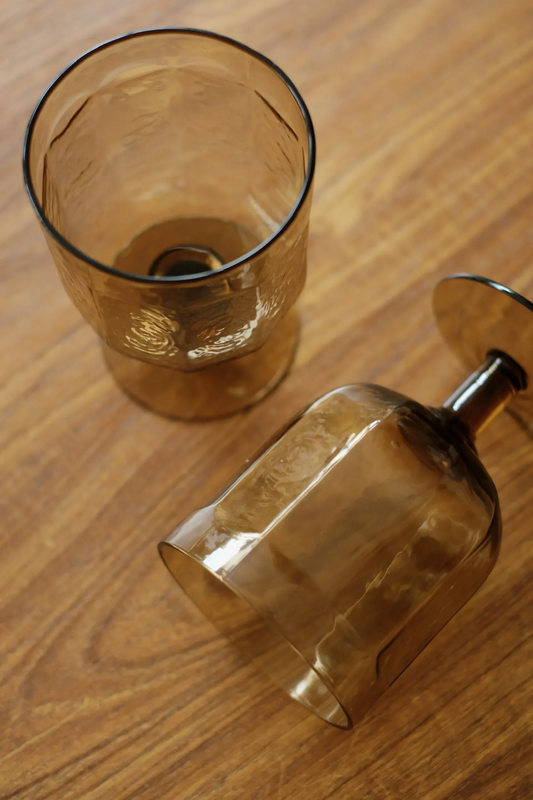 Sélection M Set de 6 verres ambré côtelé – pied ou gobelet Outlet