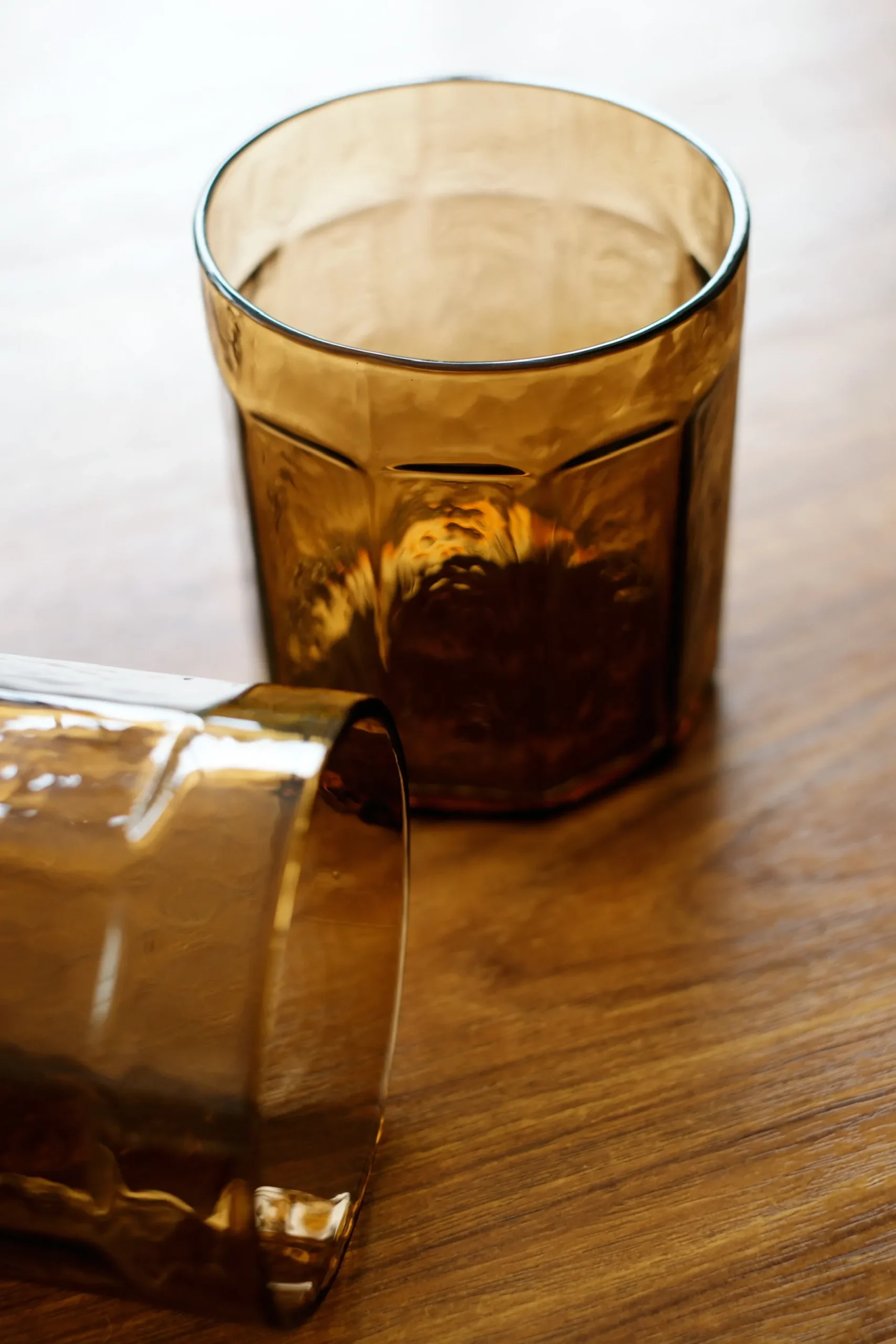 Sélection M Set de 6 verres ambré côtelé – pied ou gobelet Outlet